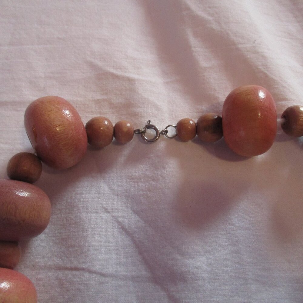 Vintage Wooden Round Beaded Necklace 20 inches Red Blue - Picture 3 of 6